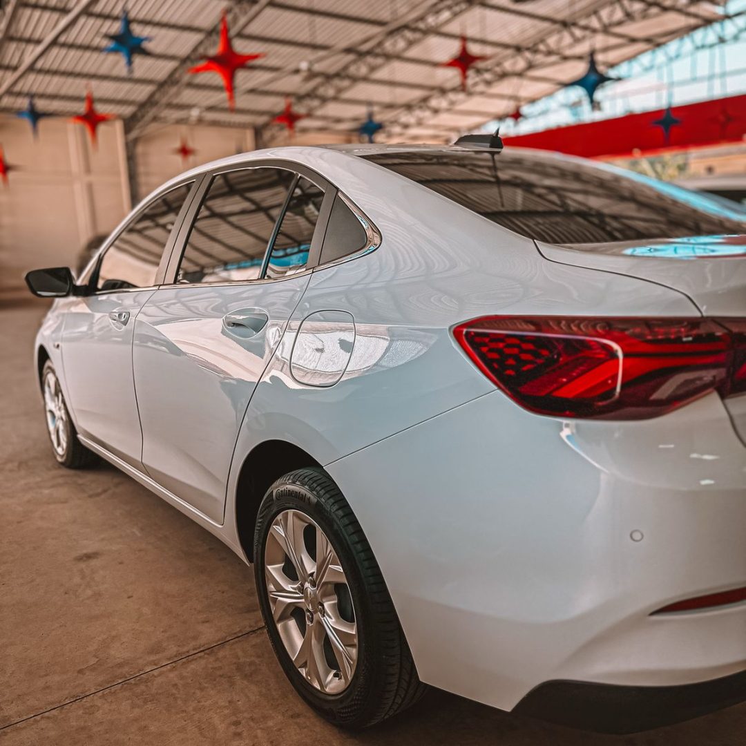 onix sedan branco 08